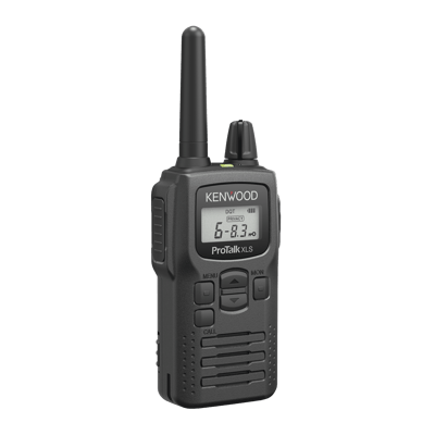 Radio portátil UHF 450-470 MHz, 2 W, 16 canales, Resistente a Golpes MIL-STD-810, manos libres VOX. Incluye antena, batería, cargador y clip