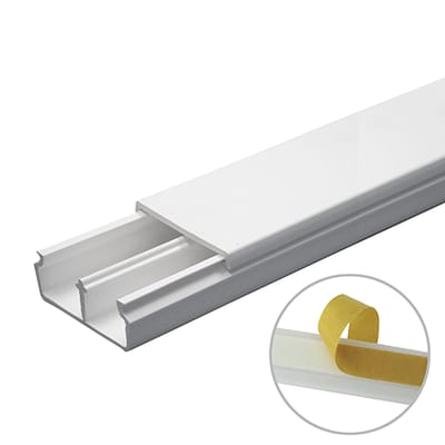Canaleta en color blanco de PVC auto extinguible, con divisón 35 x 17, tramo de 6 pies, con cinta adhesiva (5301-21252) · THORSMAN
